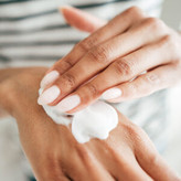 کرم کاسه ای دست و بدن با رایحه عطری poss ess